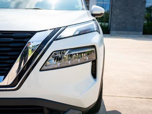 Used 2023 Nissan Rogue SV FWD image 3