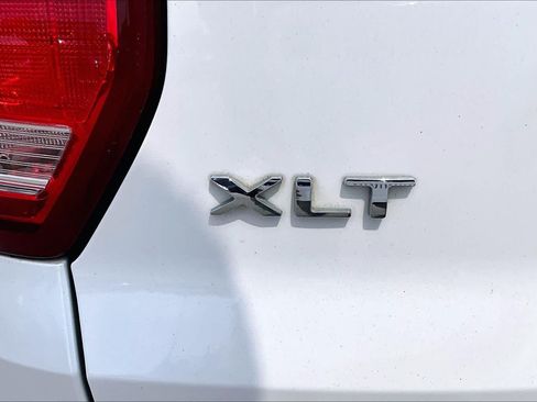 Used 2017 Ford Explorer XLT w/ Equipment Group 202A FWD image 10