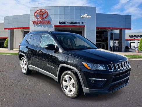 Used 2018 Jeep Compass Latitude w/ Popular Equipment Group image 2