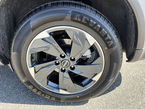 Certified 2025 Nissan Rogue SV AWD/4WD image 10