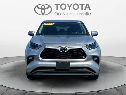 Used 2024 Toyota Highlander LE AWD/4WD image 8