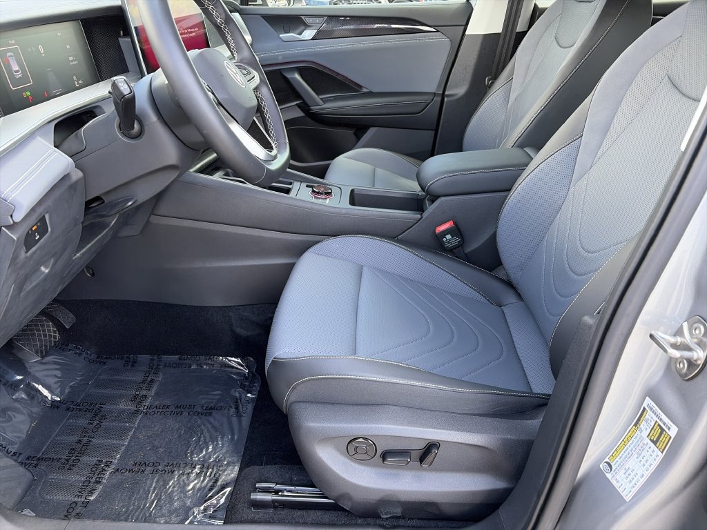 Certified 2025 Volkswagen Tiguan SE FWD image 16
