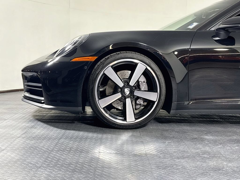 Certified 2025 Porsche 911 Carrera T RWD image 29
