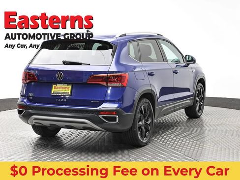 Used 2022 Volkswagen Taos SE w/ Panoramic Sunroof Package AWD/4WD image 5