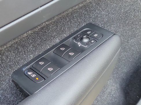 Used 2019 Volvo XC40 T5 R-Design image 28