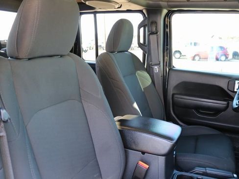 Used 2022 Jeep Gladiator Willys image 18