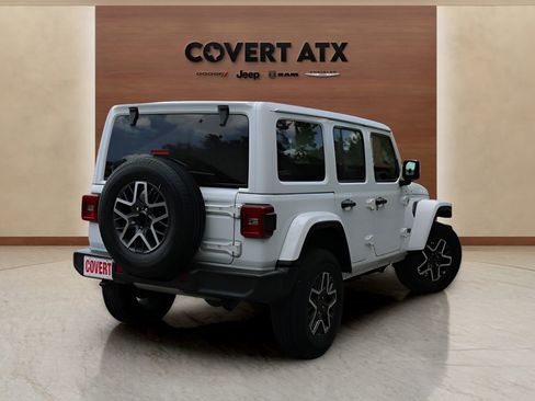 Used 2025 Jeep Wrangler Unlimited Sahara AWD/4WD image 5