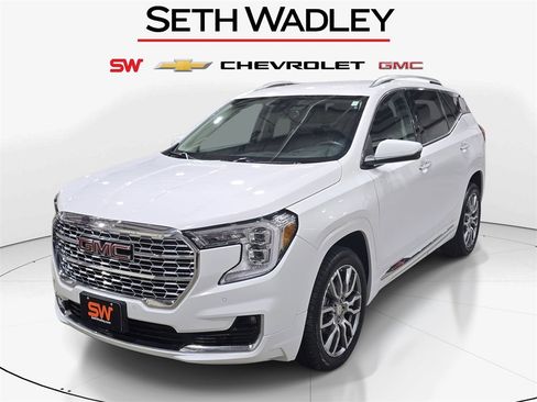 Used 2024 GMC Terrain Denali image 3