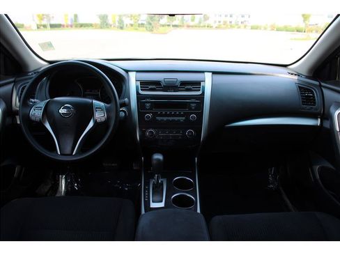 Used 2014 Nissan Altima 2.5 S w/ Sport Value Package FWD image 11