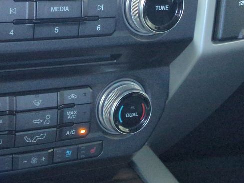 Used 2018 Ford F150 Lariat w/ Equipment Group 502A Luxury AWD/4WD image 29