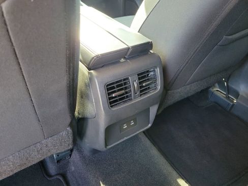 Used 2025 Nissan Rogue SV FWD image 11