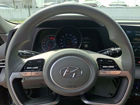 Used 2023 Hyundai Elantra SEL image 18