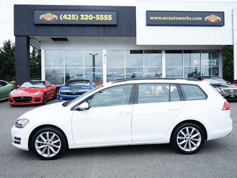 Used 2016 Volkswagen Golf SE w/ Lighting Package image 2
