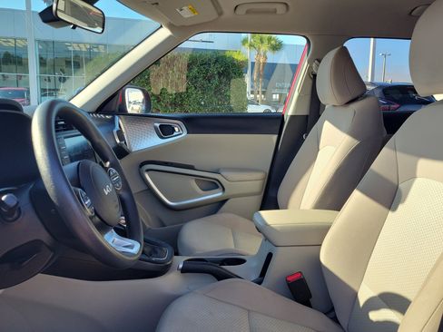 Used 2023 Kia Soul LX image 19