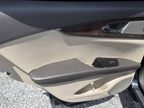 Used 2016 Lincoln MKX Reserve w/ Luxury Package FWD image 11