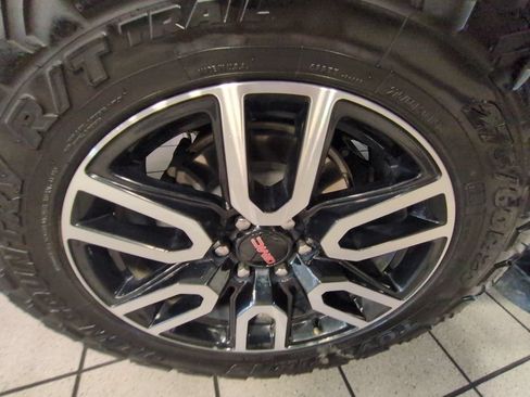 Used 2023 GMC Yukon AT4 w/ AT4 Premium Package AWD/4WD image 29