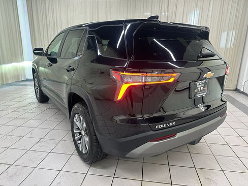 Used 2026 Chevrolet Equinox LT FWD image 9