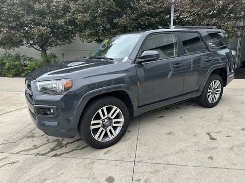 Used 2024 Toyota 4Runner TRD Sport AWD/4WD image 3