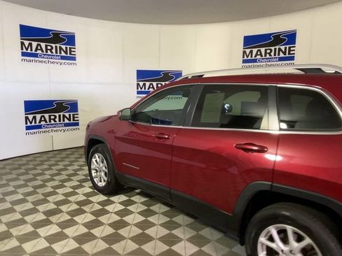Used 2017 Jeep Cherokee Latitude w/ True North Edition AWD/4WD image 8
