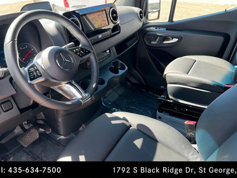 Used 2025 Mercedes-Benz Sprinter 2500 image 15