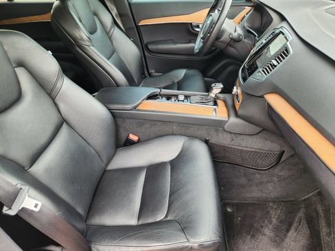 Used 2021 Volvo XC90 T6 Momentum w/ Protection Package Premier AWD/4WD image 17