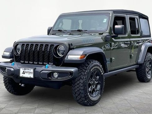 Used 2023 Jeep Wrangler Unlimited w/ Cold Weather Group AWD/4WD image 3