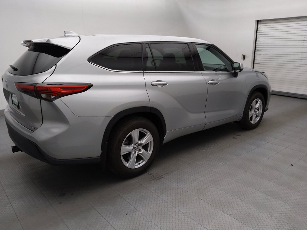Used 2021 Toyota Highlander LE AWD/4WD image 10