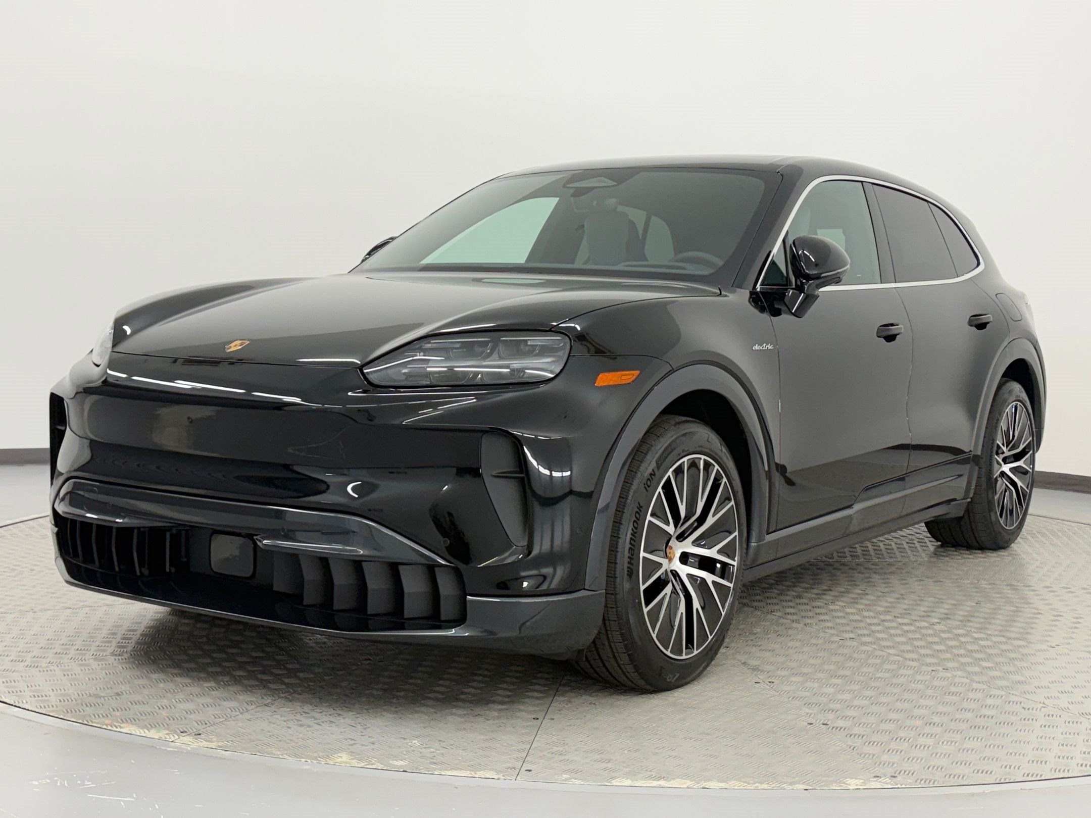 New 2026 Porsche Cayenne Electric AWD/4WD image 1