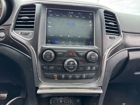 Used 2018 Jeep Grand Cherokee Limited AWD/4WD image 17