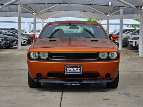Used 2011 Dodge Challenger image 2