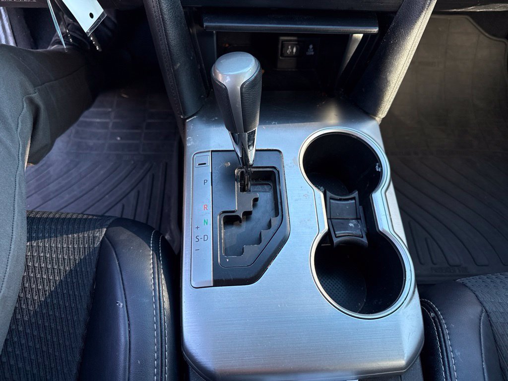 Used 2014 Toyota Camry SE FWD image 17