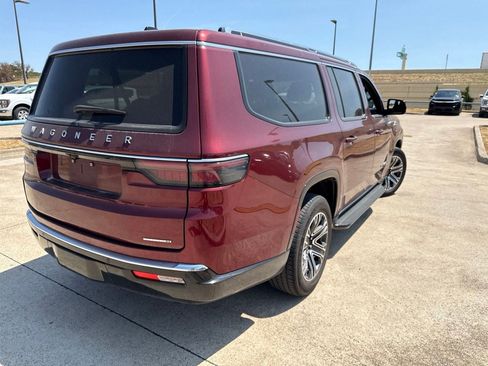 Used 2024 Jeep Wagoneer L Series II w/ Flexible Seating Group AWD/4WD image 11