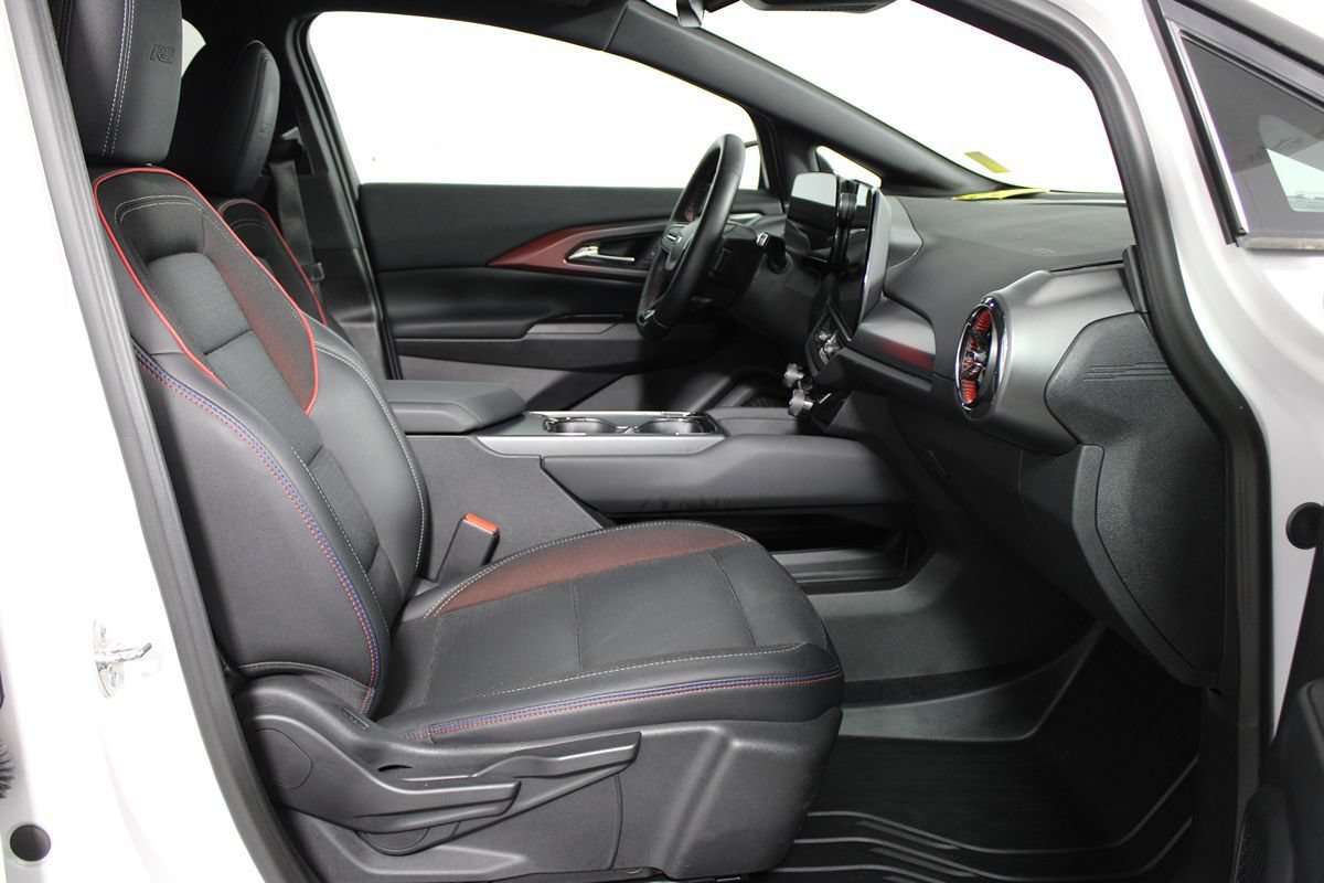 Used 2024 Chevrolet Equinox EV RS FWD image 8