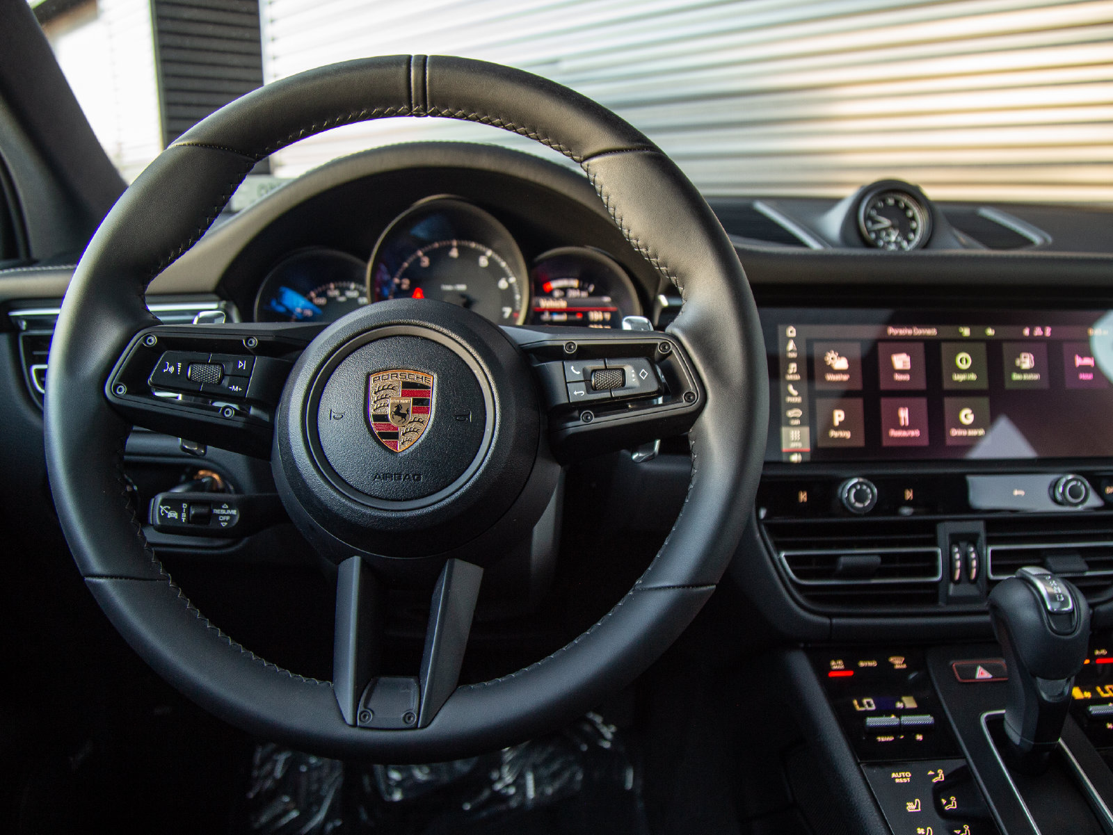 Used 2026 Porsche Macan AWD/4WD image 16