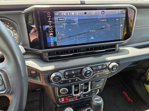 Used 2024 Jeep Gladiator Mojave w/ Technology Group AWD/4WD image 22