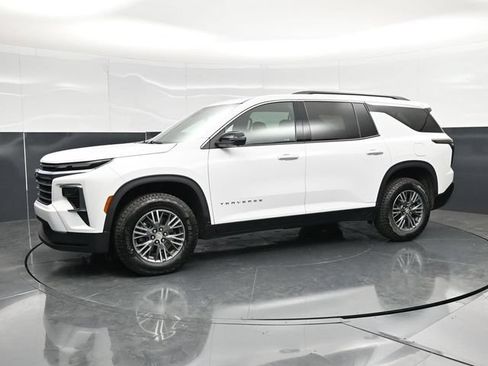 Used 2024 Chevrolet Traverse LT AWD/4WD image 8