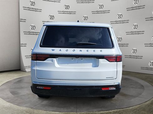 Used 2024 Jeep Wagoneer L Series II w/ Flexible Seating Group AWD/4WD image 4