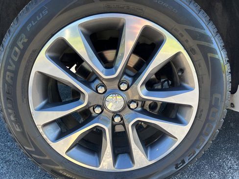 Used 2017 Jeep Grand Cherokee Overland RWD image 16
