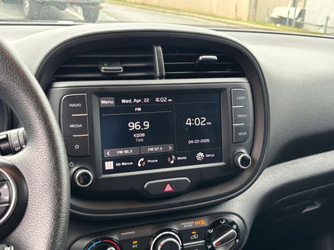 Used 2025 Kia Soul LX w/ LX Technology Package FWD image 20