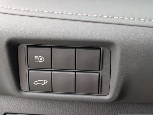 Used 2024 Toyota Highlander XLE AWD/4WD image 23