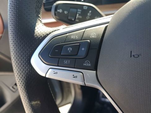 Used 2025 Volkswagen Tiguan SEL R-Line image 22