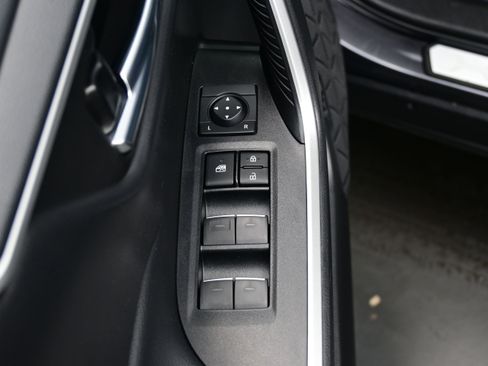 Used 2022 Toyota RAV4 XLE w/ Convenience Package AWD/4WD image 10