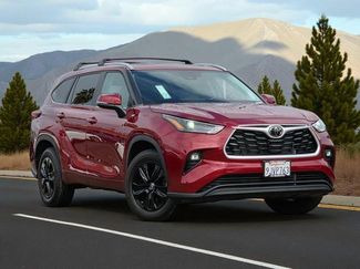 Used 2023 Toyota Highlander XLE video 2