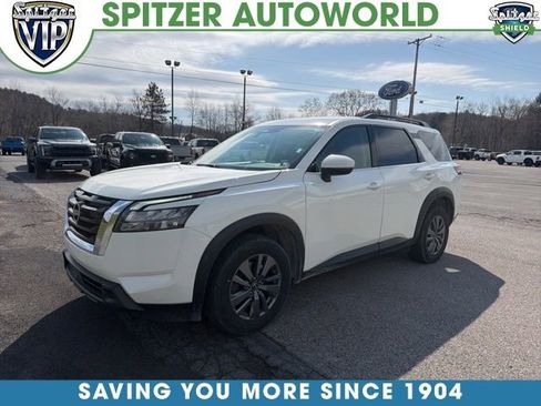 Used 2024 Nissan Pathfinder SV image 1
