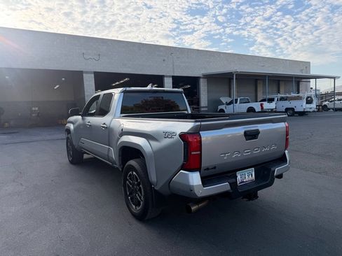 Used 2024 Toyota Tacoma TRD Sport w/ TRD Sport Premium Package AWD/4WD image 4