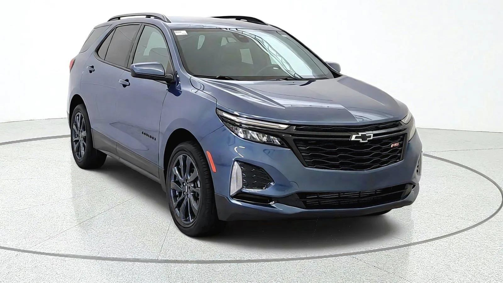 Used 2024 Chevrolet Equinox RS AWD/4WD image 2
