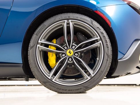 Certified 2025 Ferrari Roma Spider RWD image 19