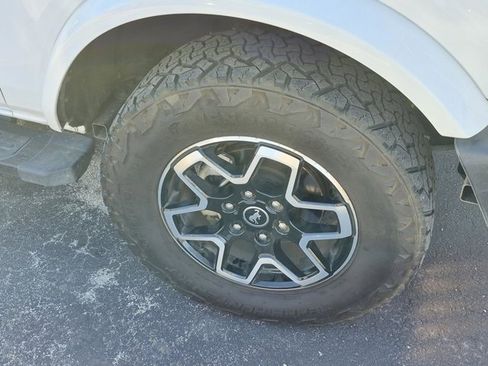 Used 2023 Ford Bronco Outer Banks image 2
