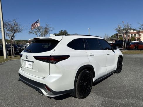 Used 2024 Toyota Highlander XSE image 2