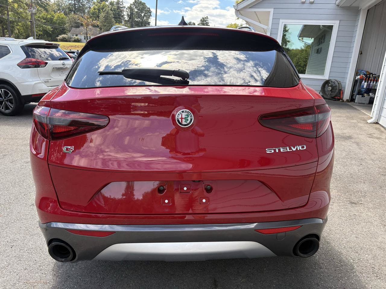 Used 2023 Alfa Romeo Stelvio Ti AWD/4WD image 4